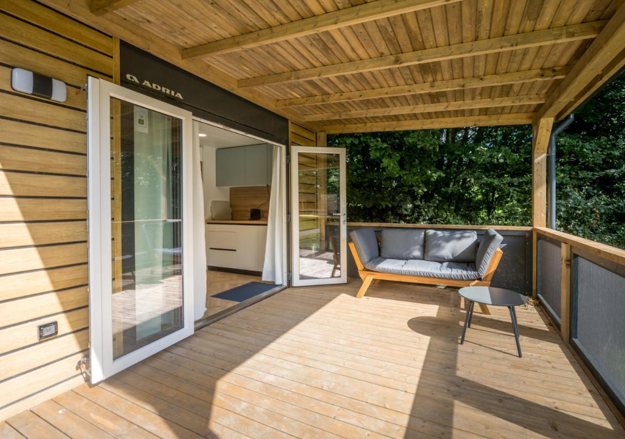 Urban Gardens Ieper Hotel ภายนอก รูปภาพ