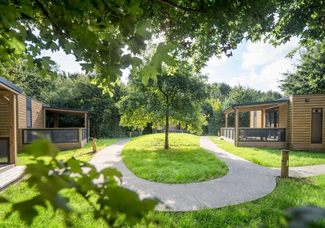 Urban Gardens Ieper Hotel ภายนอก รูปภาพ
